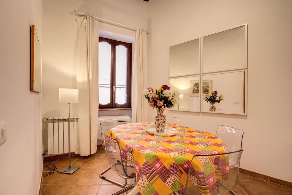 Navona Flowers Rome Room photo