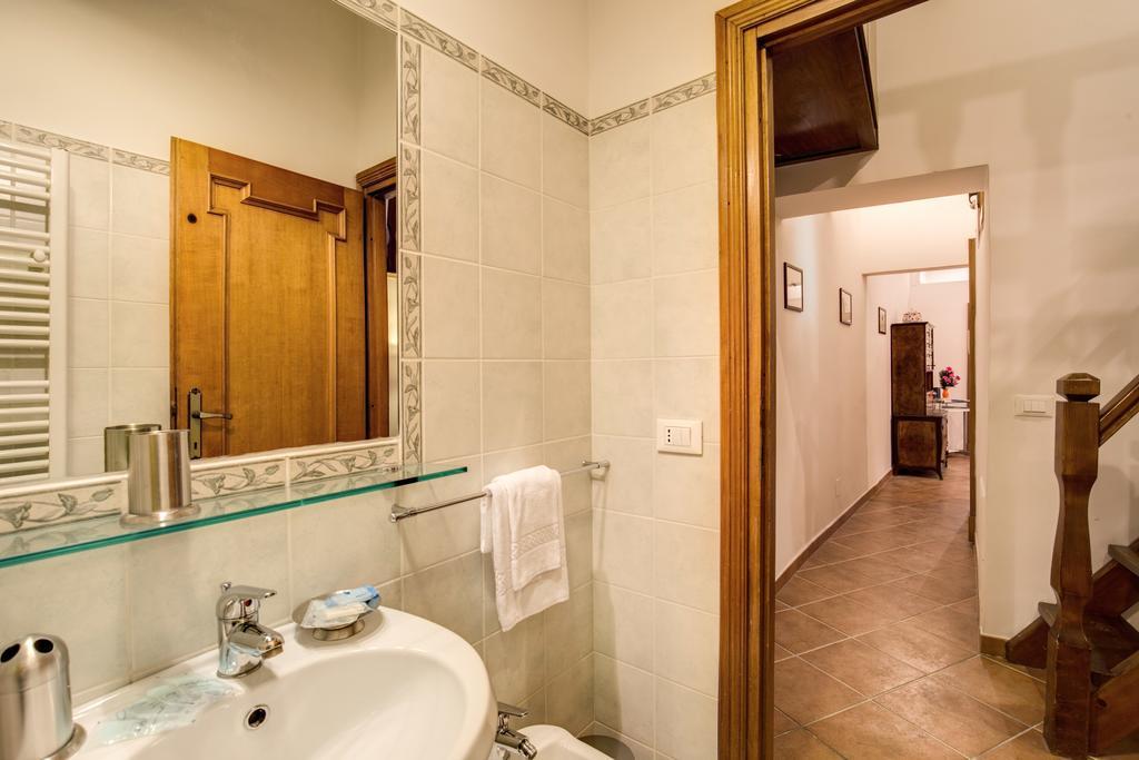 Navona Flowers Rome Room photo