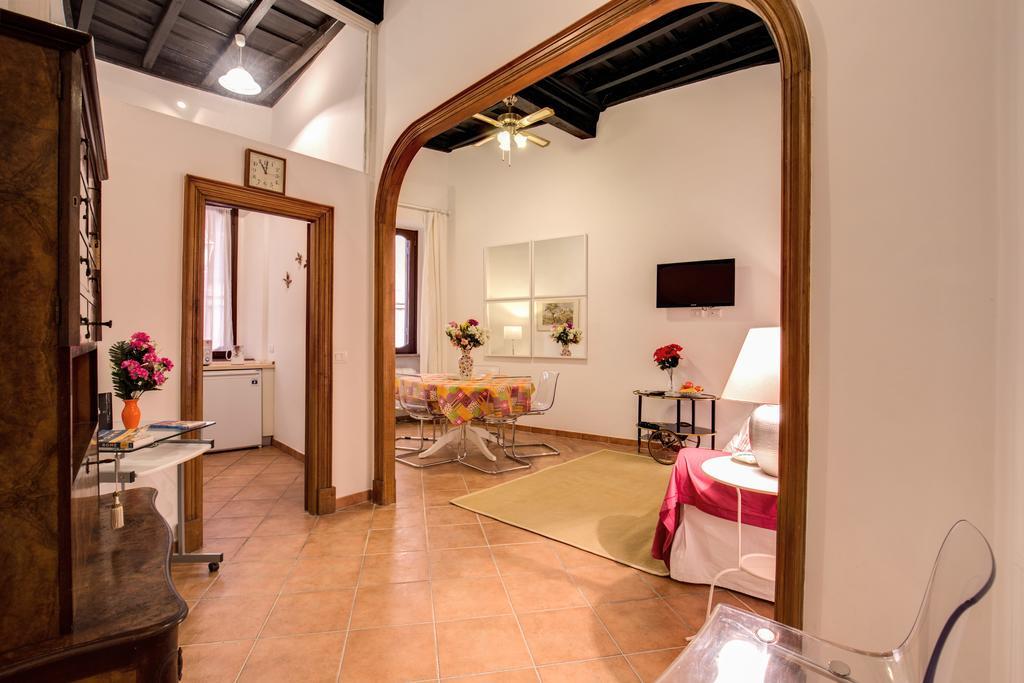 Navona Flowers Rome Room photo
