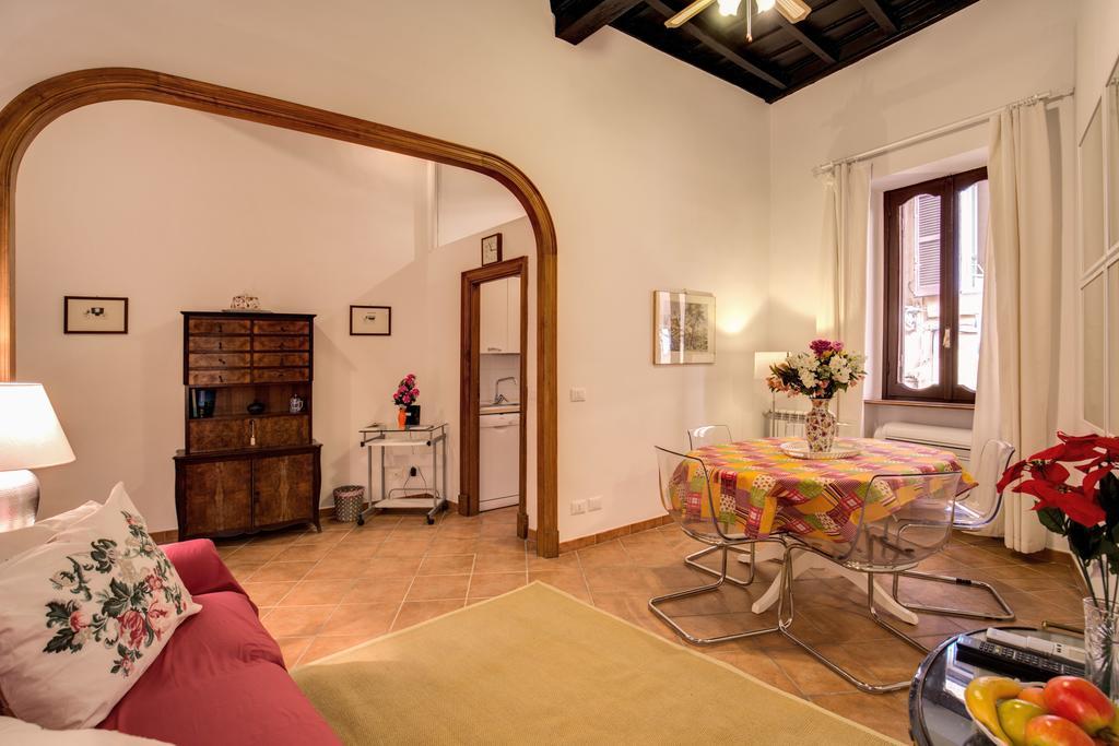 Navona Flowers Rome Room photo